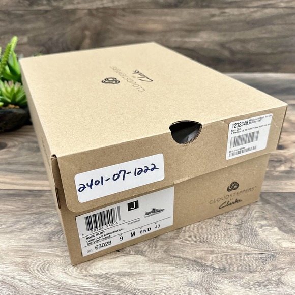 NIB Clarks Cloudsteppers 9M Nova Glint Mesh Comfort Sneakers Dark Olive Combo - Picture 12 of 12